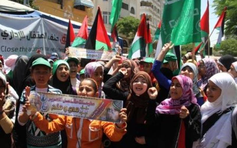 صور: مسيرة نسائية تضامنية مع الأسرى بغزة