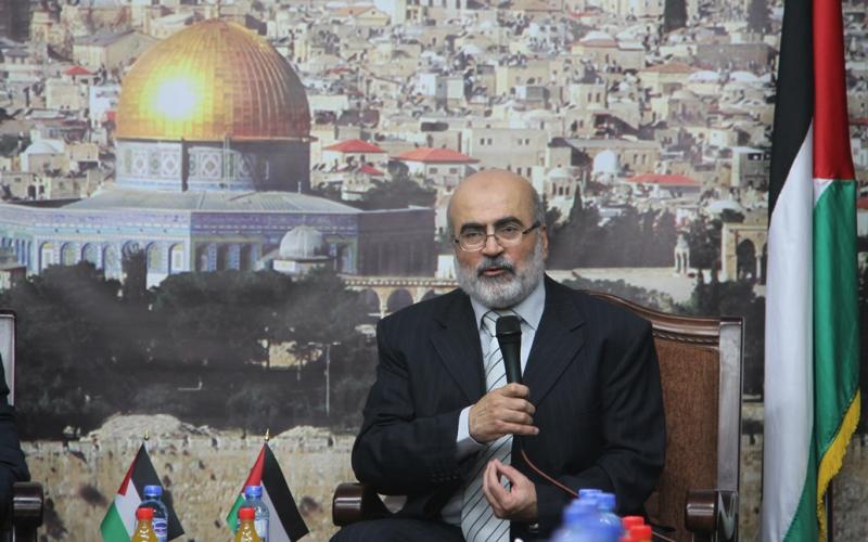 صور: الحساينة يتسلم مجلس الوزراء في غزة