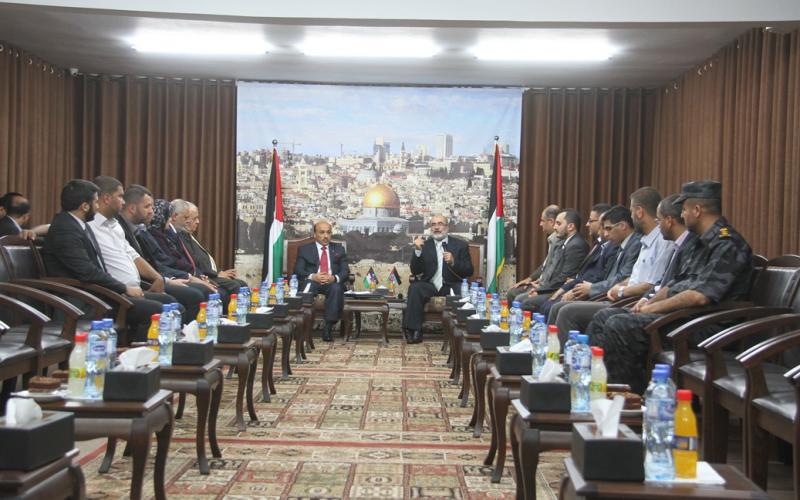 صور: الحساينة يتسلم مجلس الوزراء في غزة