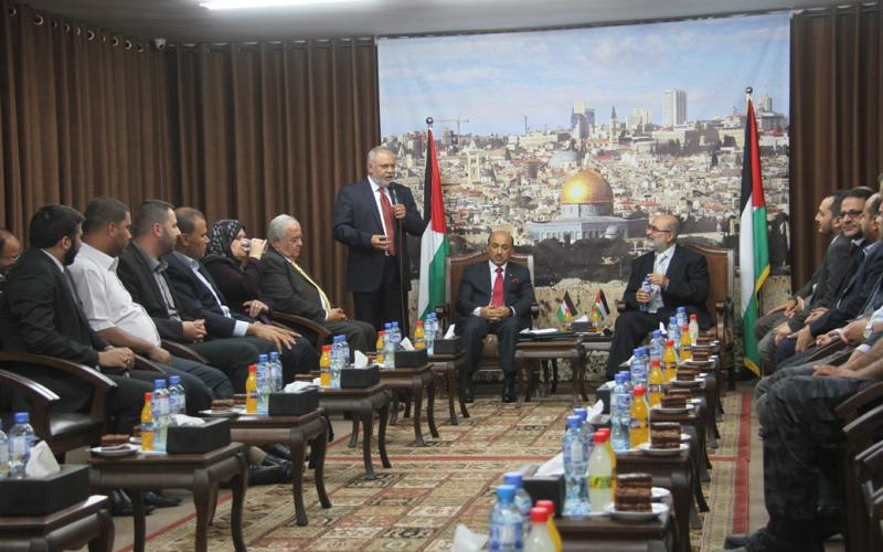 صور: الحساينة يتسلم مجلس الوزراء في غزة
