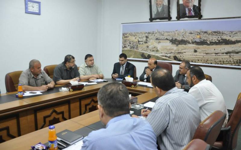صور: الحساينة يجتمع مع المدراء في وزارته