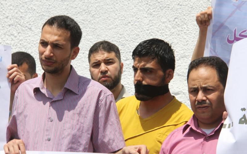 صور: وقفة احتجاجية على قمع الصحفيين بالضفة