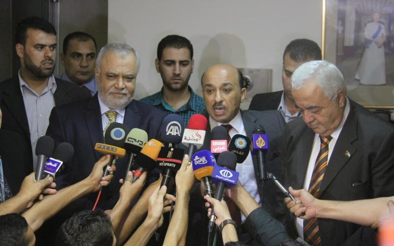 صور: وزراء غزة يلتقون بالقنصل البريطاني