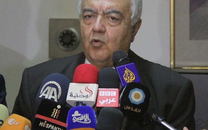 صور: وزراء غزة يلتقون بالقنصل البريطاني