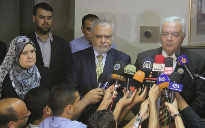 صور: وزراء غزة يلتقون بالقنصل البريطاني