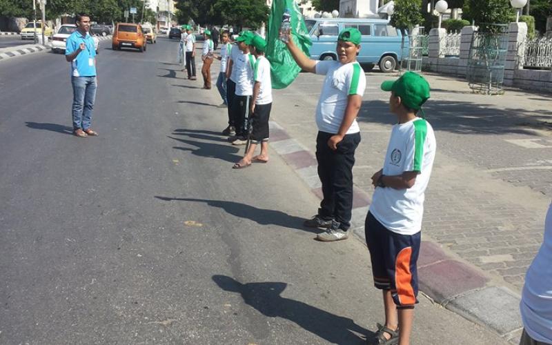 صور: سلسة بشرية تضامناً مع الأسرى بغزة