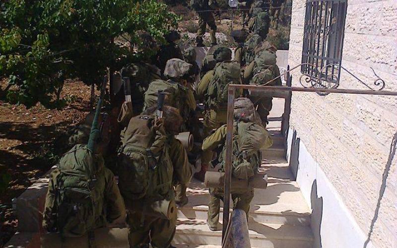 صور: جانب من حملات الدهم التي ينفذها المحتل