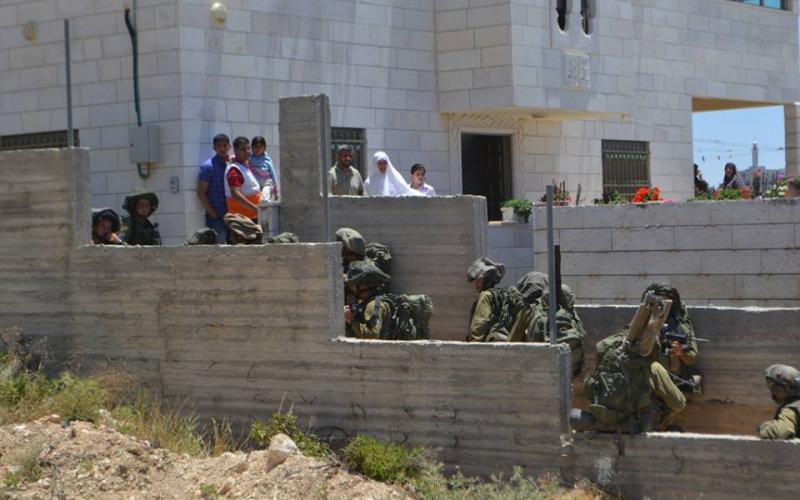صور: إغلاق مداخل الخليل ومواصلة البحث