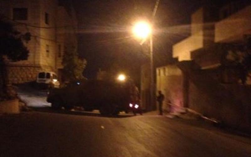 صور: إغلاق مداخل الخليل ومواصلة البحث