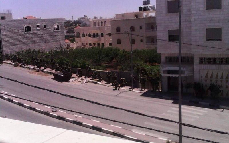 صور: إغلاق مداخل الخليل ومواصلة البحث