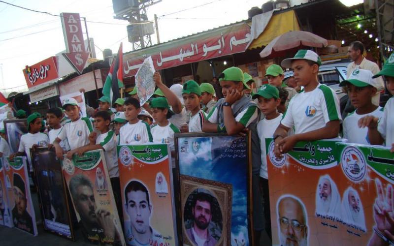 صور: وقفة تضامينة مع الأسرى بالنصيرات