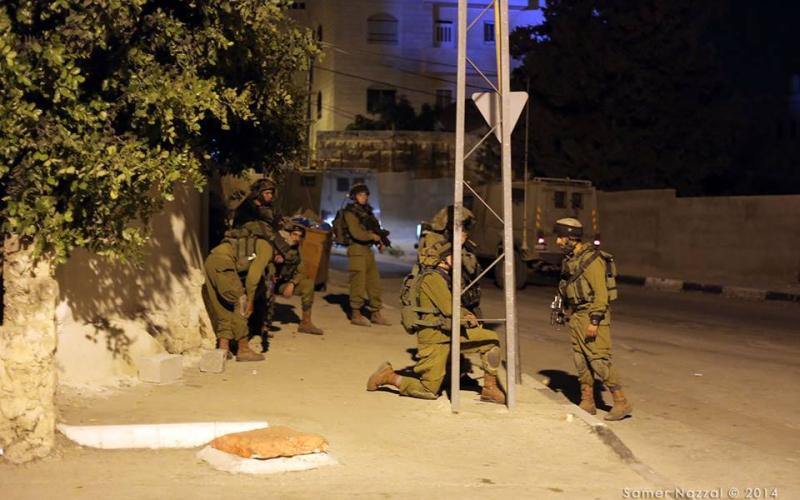 بالصور: مداهمات واعتقالات واسعة بالضفة