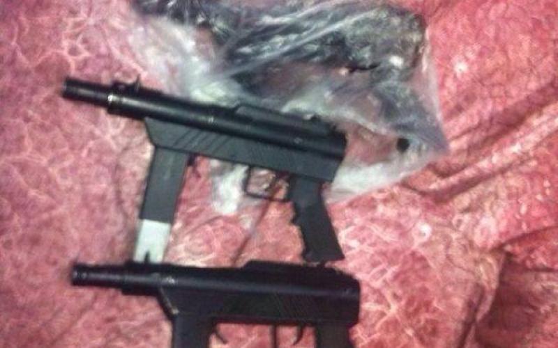 صور: أسلحة يزعم الاحتلال العثور عليها بنابلس