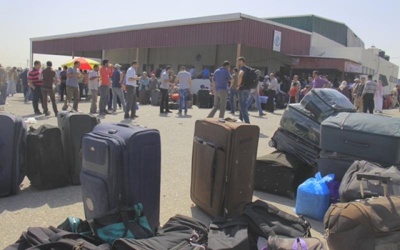 صور: معاناة مرضى غزة على معبر رفح