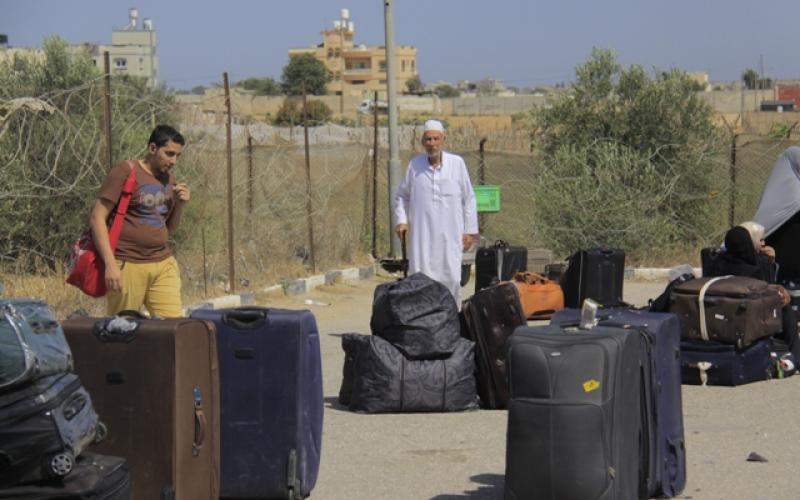 صور: معاناة مرضى غزة على معبر رفح