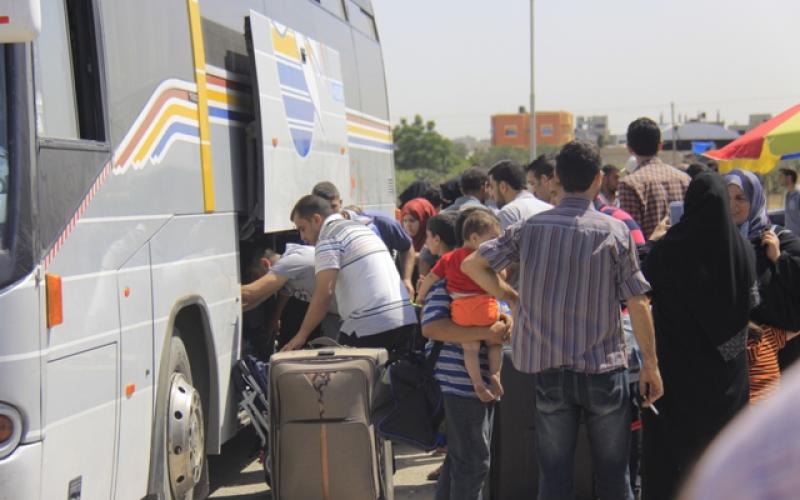 صور: معاناة مرضى غزة على معبر رفح