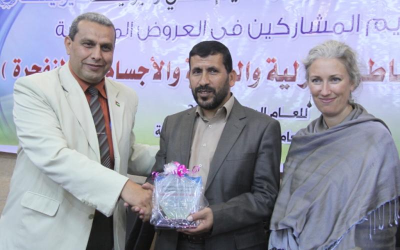 صور: تكريم المشاركين في العروض المسرحية البيئية