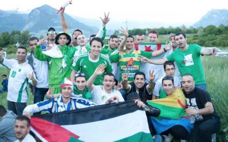 بالصور:شعار"الأصابع الثلاثة" يغزو العالم
