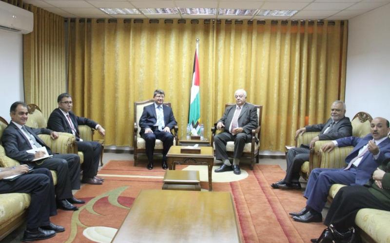 صور: وزراء التوافق بغزة يلتقون سفير تركيا