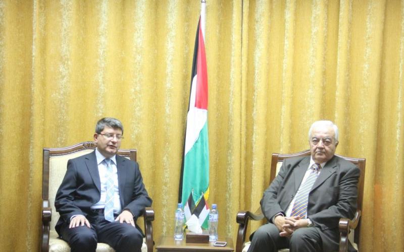 صور: وزراء التوافق بغزة يلتقون سفير تركيا
