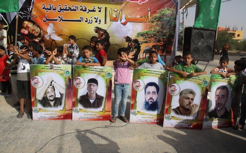 بالصور: وقفة تضامنية مع الأسرى بخانيونس