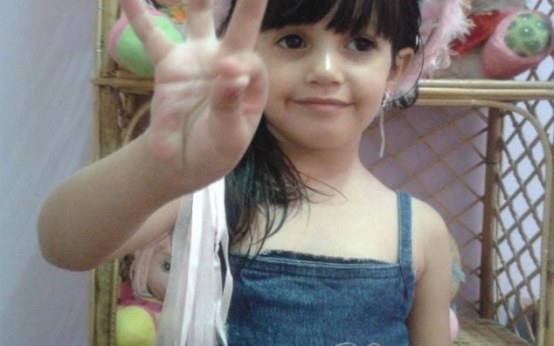بالصور: شارة ثلاثة.. رمز التأييد والتحدي