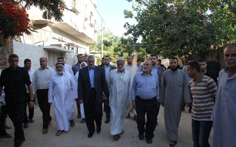 بالصور: هنية يقدّم العزاء لآل "مسعود" برفح