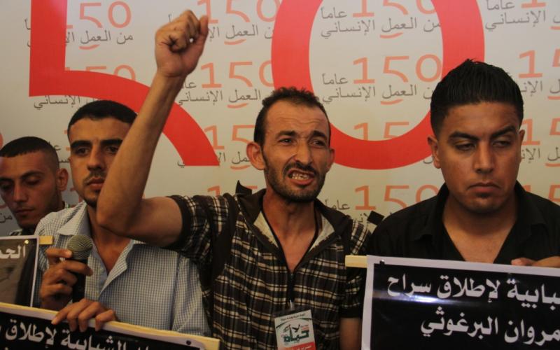 صور: وقفة تضامنية أمام الصليب الأحمر بغزة