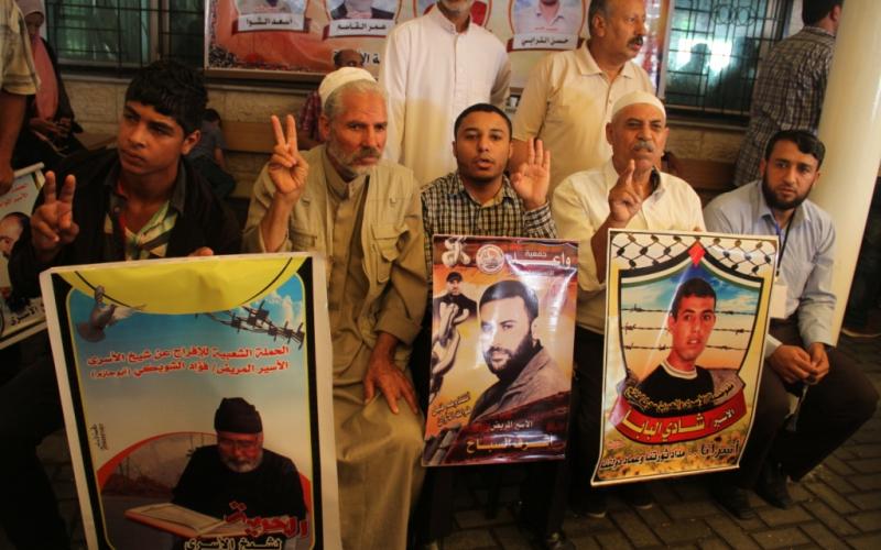 صور: وقفة تضامنية أمام الصليب الأحمر بغزة