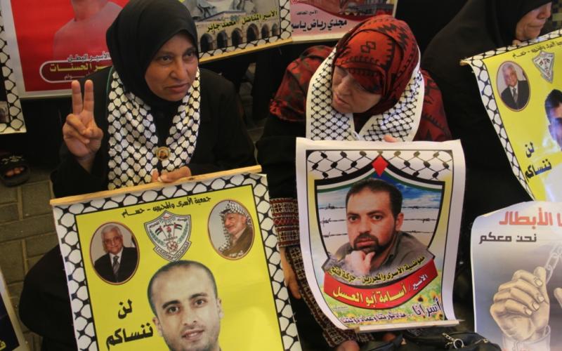 صور: وقفة تضامنية أمام الصليب الأحمر بغزة