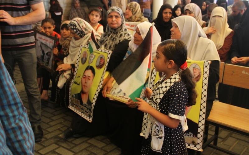 صور: وقفة تضامنية أمام الصليب الأحمر بغزة