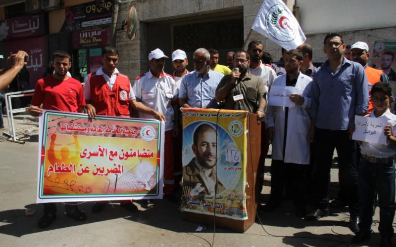صور: الخدمة العامة تتضامن مع الأسرى