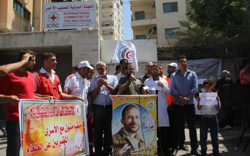 صور: الخدمة العامة تتضامن مع الأسرى