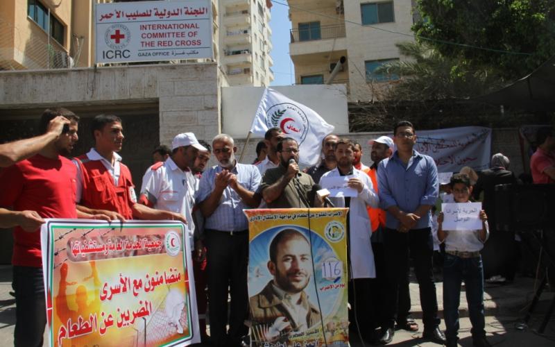 صور: الخدمة العامة تتضامن مع الأسرى