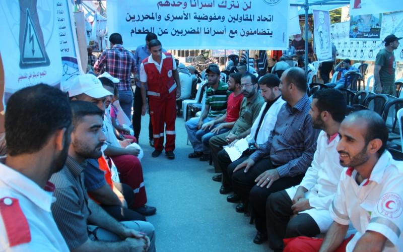 صور: الخدمة العامة تتضامن مع الأسرى