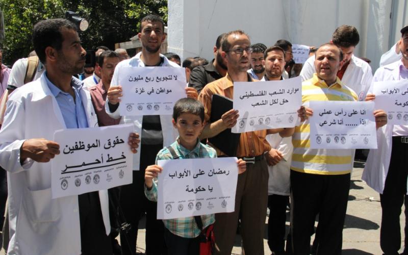 صور: اعتصام تجمع النقابات للمطالبة بصرف الرواتب