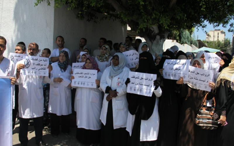 صور: اعتصام تجمع النقابات للمطالبة بصرف الرواتب