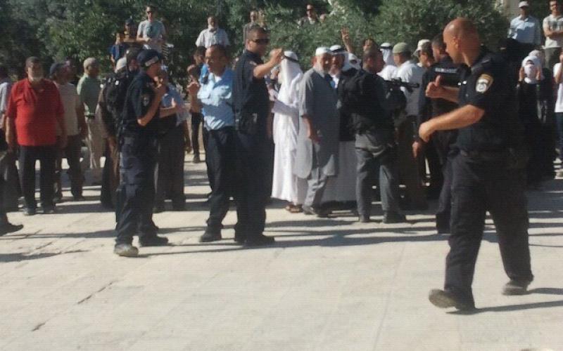 صور: المصلون يطردون مستوطنين من الأقصى‎