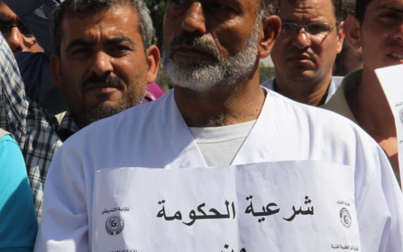 صور: موظفو غزة يهددون بتصعيد الاحتجاج