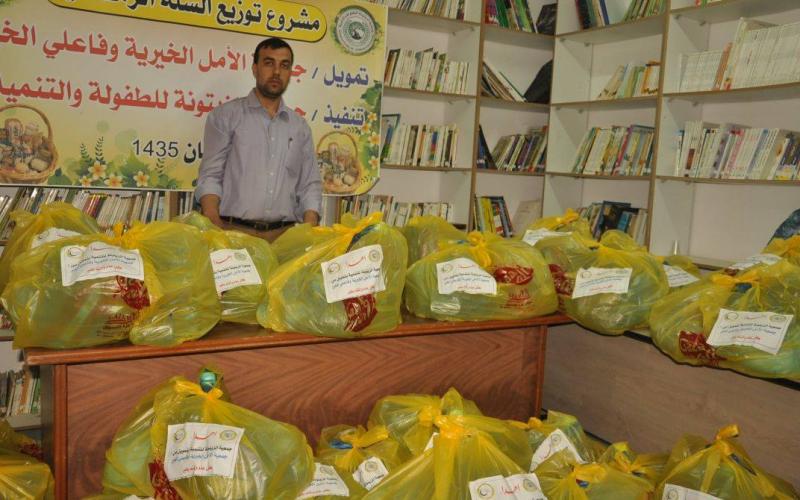 بالصور: جمعية الزيتونة توزع طرود غذائية للفقراء