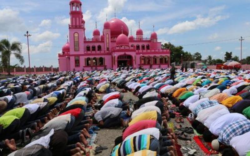 صور: مسلمو العالم يستعدون لرمضان