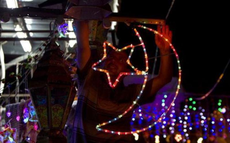 صور: مسلمو العالم يستعدون لرمضان