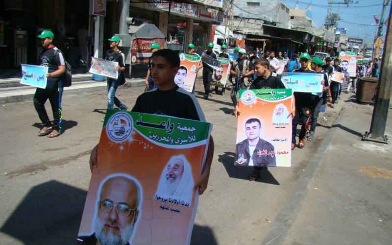 صور: وقفة تضامنية مع الأسرى بالنصيرات