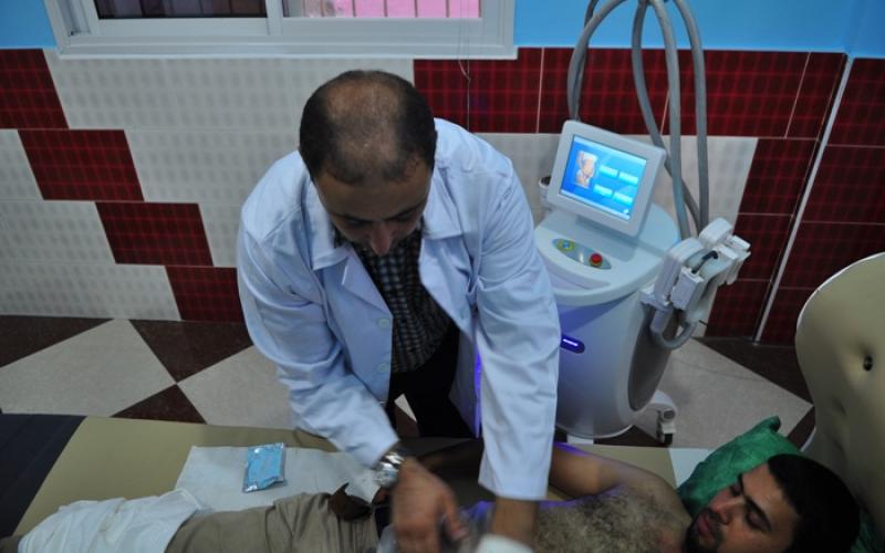 بالصور: جهاز تخسيس الوزن دون جراحة بغزة