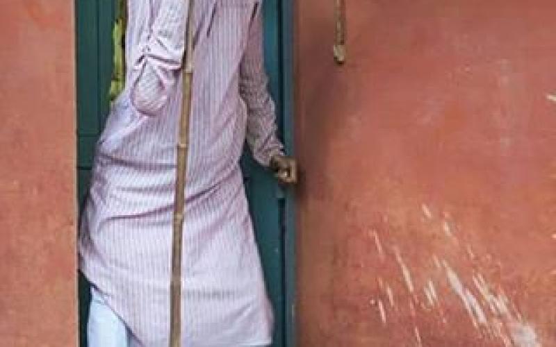 صور: أطول رجل بالهند يبلغ طوله 244 سم