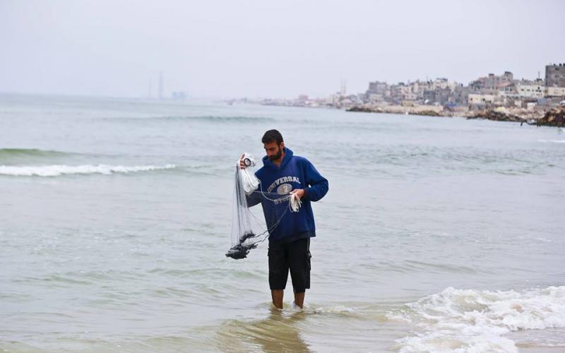 صور: الصيد بغزة من هواية إلى مصدر رزق