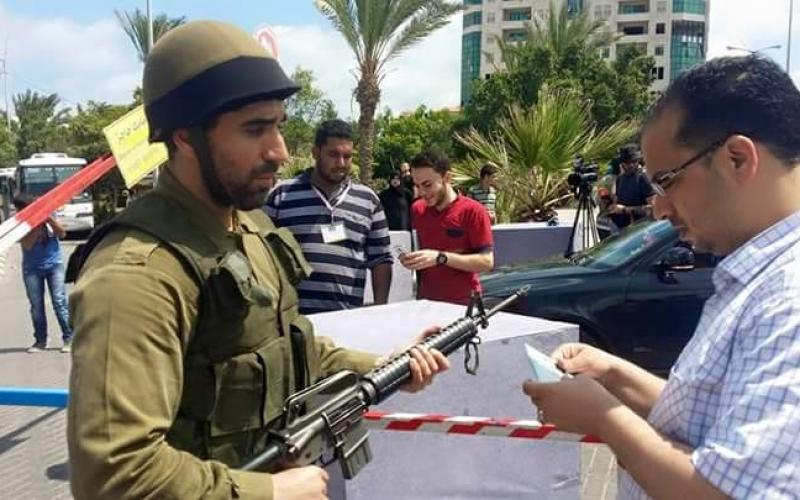 صور: حواجز تفتيش إسرائيلية بغزة!