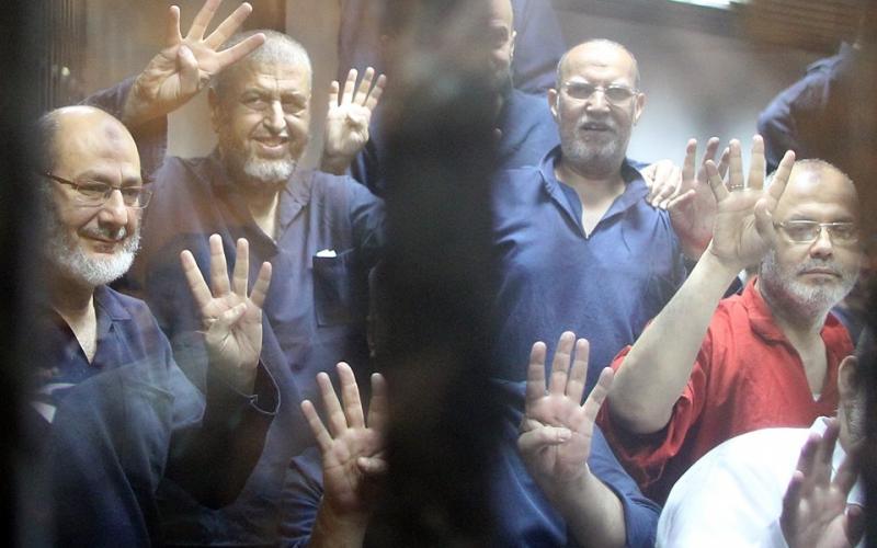 صور: جلسة محاكمة مرسي وقيادات الإخوان