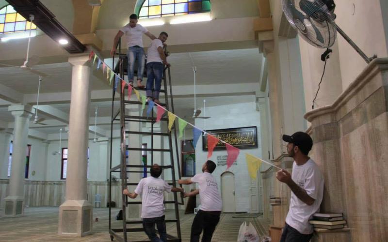 صور: تزيين مساجد نابلس قبل رمضان