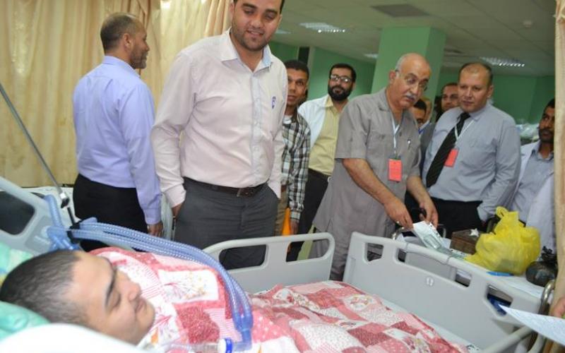 بالصور: البحيصي يقدم امتحانات الثانوية من غرفة العناية